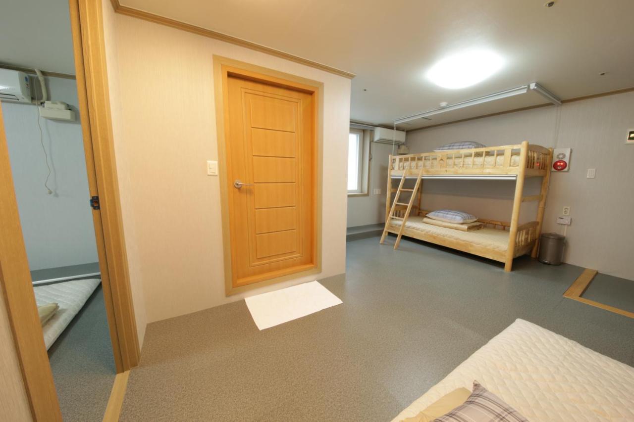 Hostel Familie Busan Station מראה חיצוני תמונה