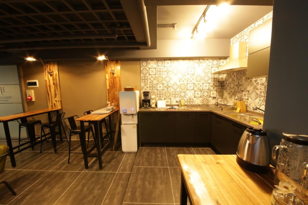 Hostel Familie Busan Station מראה חיצוני תמונה